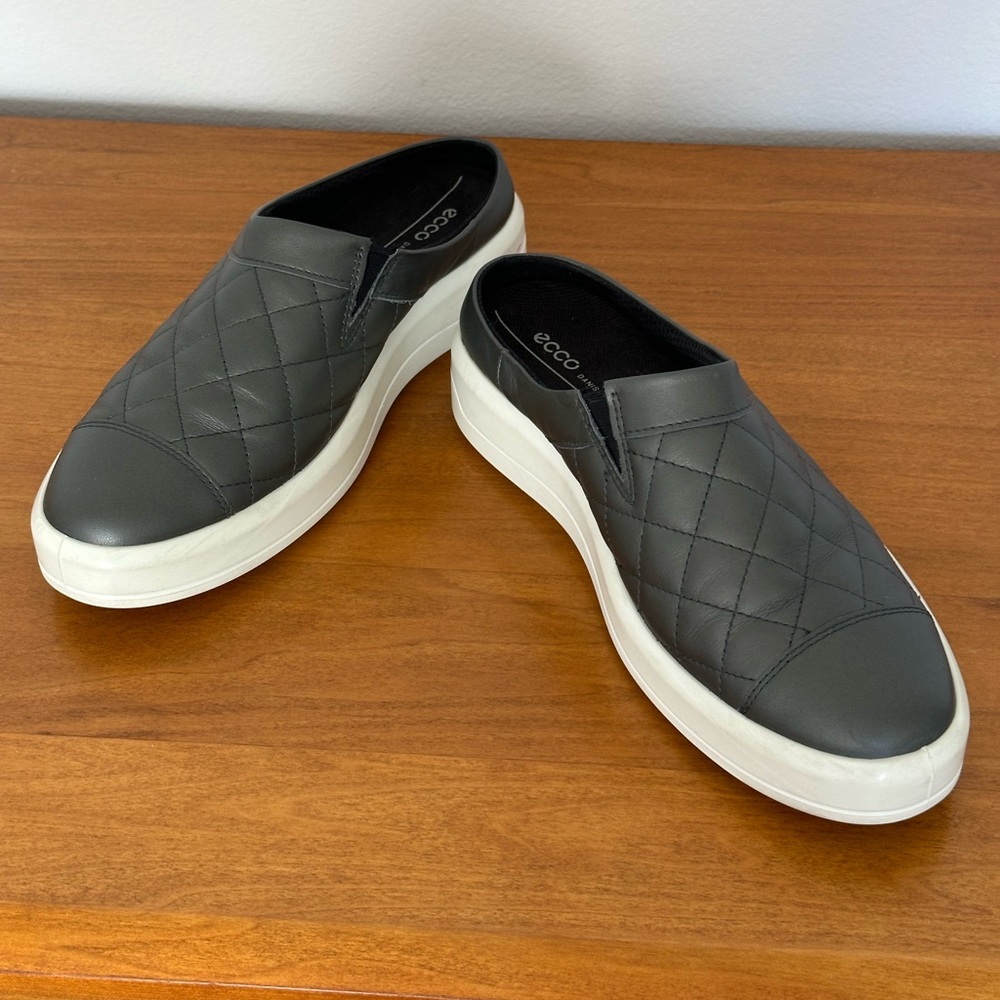 Ecco Soft 9 Women’s Leather Quilted Gray Slip-On Mules / Shoes